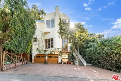 9864 Yoakum Dr, Beverly Hills, CA 90210 - Photo 1