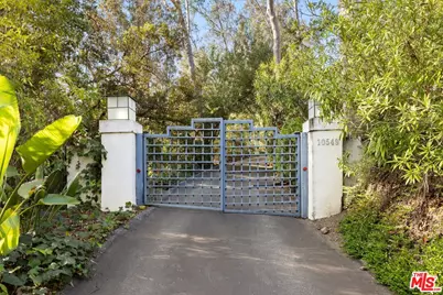 10549 Rocca Pl, Los Angeles, CA 90077 - Photo 1