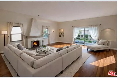 1227 S Ridgeley Dr #(Upper), Los Angeles, CA 90019 - Photo 1