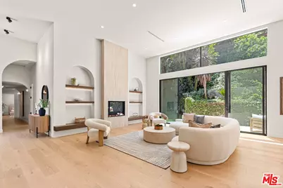1401 N Bundy Dr, Los Angeles, CA 90049 - Photo 1