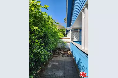 1402 N Las Palmas Ave, Los Angeles, CA 90028 - Photo 1