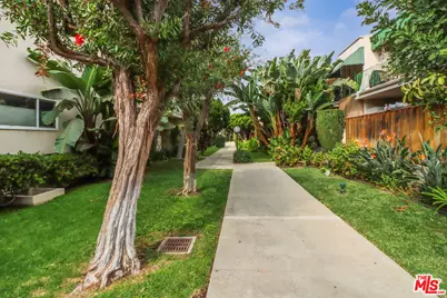 11121 Queensland St #H42, Los Angeles, CA 90034 - Photo 1