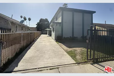 218 E 76th Pl, Los Angeles, CA 90003 - Photo 1