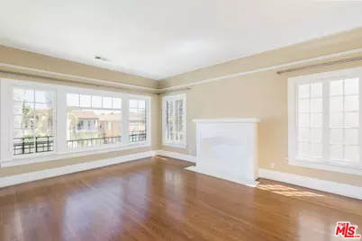 1109 S Cloverdale Ave, Los Angeles, CA 90019 - Photo 1