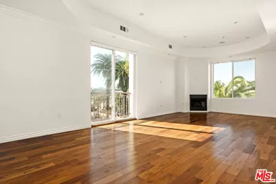 632 N Kings Rd #302, West Hollywood, CA 90048 - Photo 1