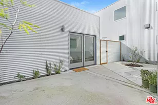 2725 Dalton Ave, Los Angeles, CA 90018 - Photo 1
