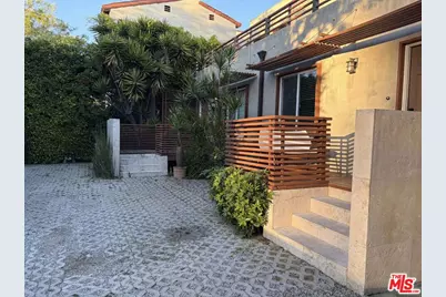 832 N Las Palmas Ave, Los Angeles, CA 90038 - Photo 1