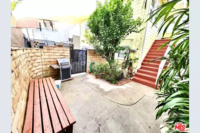 947 Victoria Ave, Venice, CA 90291 - Photo 1