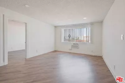 310 S Kenmore Ave #204, Los Angeles, CA 90020 - Photo 1
