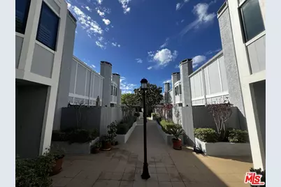 1044 20th St #11, Santa Monica, CA 90403 - Photo 1