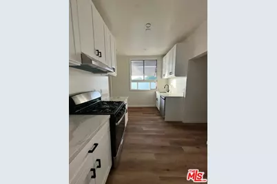 1030 S Fairfax Ave, Los Angeles, CA 90019 - Photo 1