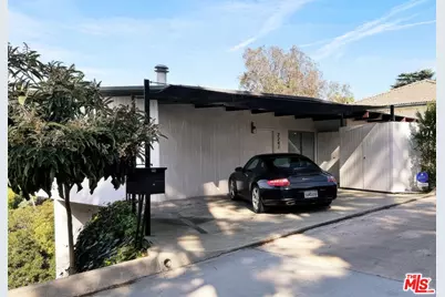 2241 W Live Oak Dr, Los Angeles, CA 90068 - Photo 1
