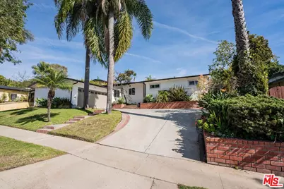 5552 S Corning Ave, Los Angeles, CA 90056 - Photo 1