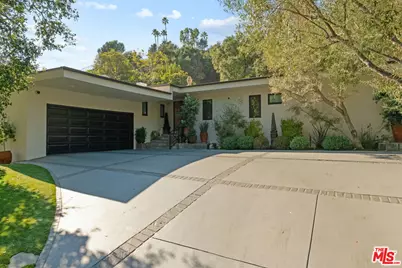 1115 N Bundy Dr, Los Angeles, CA 90049 - Photo 1