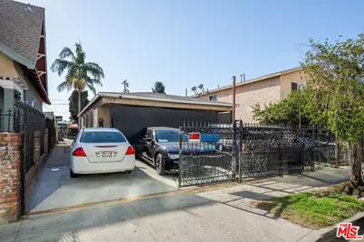 712 W 40th Pl, Los Angeles, CA 90037 - Photo 1
