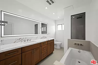 136 S Palm Dr #301, Beverly Hills, CA 90212 - Photo 1