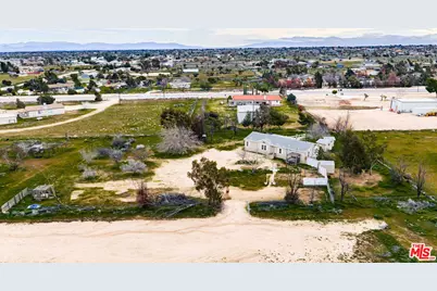 6425 Smoke Tree Rd, Phelan, CA 92371 - Photo 1