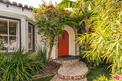 8260 Oakwood Ave, Los Angeles, CA 90048 - Photo 1