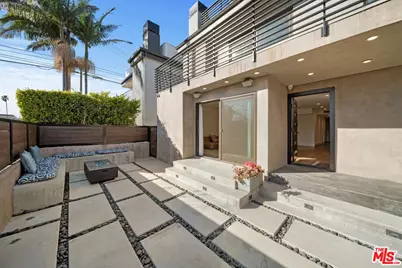 411 Grand Blvd, Venice, CA 90291 - Photo 1