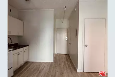 920 S Hobart Blvd #104, Los Angeles, CA 90006 - Photo 1