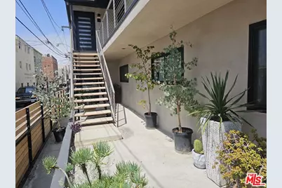 17 Sunset Ave #2, Venice, CA 90291 - Photo 1