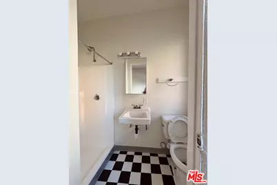 920 S Hobart Blvd #106, Los Angeles, CA 90006 - Photo 1