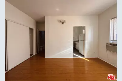920 S S Hobart Blvd #403, Los Angeles, CA 90006 - Photo 1