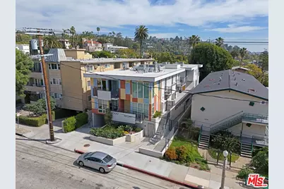 2000 N Beachwood Dr, Los Angeles, CA 90068 - Photo 1