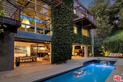 562 Stassi Ln, Santa Monica, CA 90402 - Photo 1