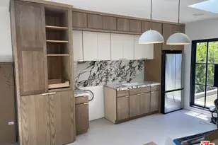 506 N Poinsettia Pl, Los Angeles, CA 90036 - Photo 1