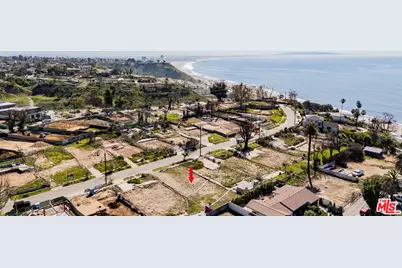 353 N Las Casas Ave, Pacific Palisades, CA 90272 - Photo 1