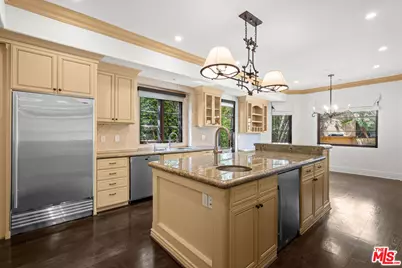 305 N Palm Dr, Beverly Hills, CA 90210 - Photo 1
