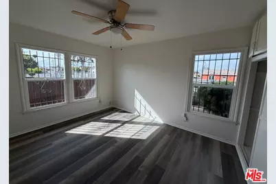 1104 W 93rd #5, Los Angeles, CA 90044 - Photo 1
