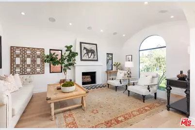 913 S Mullen Ave, Los Angeles, CA 90019 - Photo 1