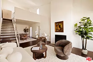 725 S Barrington Ave, Los Angeles, CA 90049 - Photo 1
