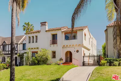 1122 S Tremaine Ave, Los Angeles, CA 90019 - Photo 1