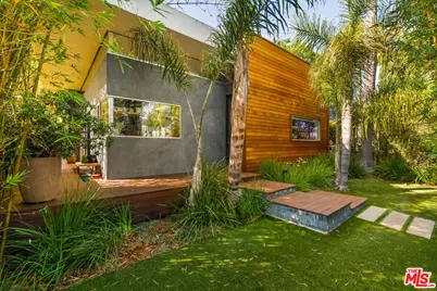 911 Venezia Ave, Venice, CA 90291 - Photo 1