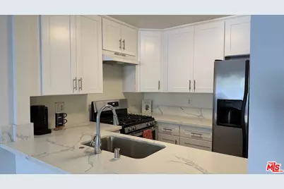 326 S Manhattan Pl #108, Los Angeles, CA 90020 - Photo 1