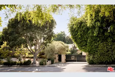 1011 N Hillcrest Rd, Beverly Hills, CA 90210 - Photo 1