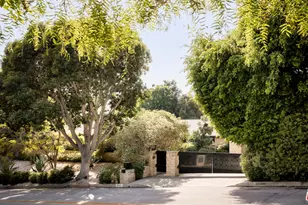 1011 N Hillcrest Rd, Beverly Hills, CA 90210 - Photo 1
