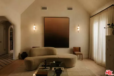 6381 Lindenhurst Ave, Los Angeles, CA 90048 - Photo 1