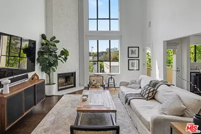 720 Huntley Dr #202, West Hollywood, CA 90069 - Photo 1