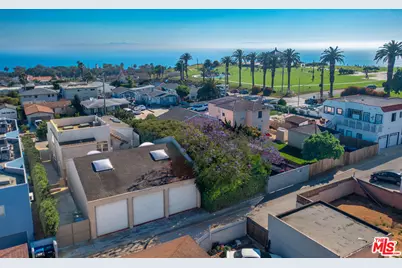 726 W 37th St, San Pedro, CA 90731 - Photo 1