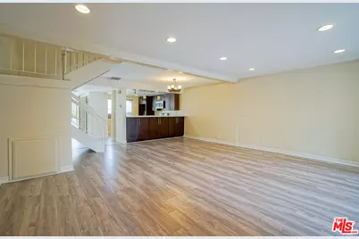 5760 Owensmouth Ave #14, Woodland Hills, CA 91367 - Photo 1