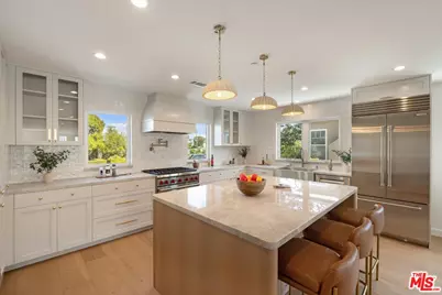 8127 Vicksburg Ave, Los Angeles, CA 90045 - Photo 1