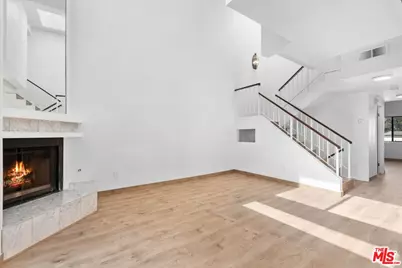 6323 Reseda Blvd #6, Tarzana, CA 91335 - Photo 1