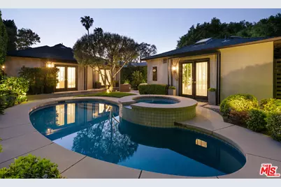 334 Huntley Dr, West Hollywood, CA 90048 - Photo 1