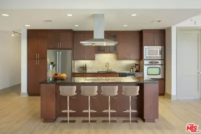 10700 Wilshire Blvd #404, Los Angeles, CA 90024 - Photo 1