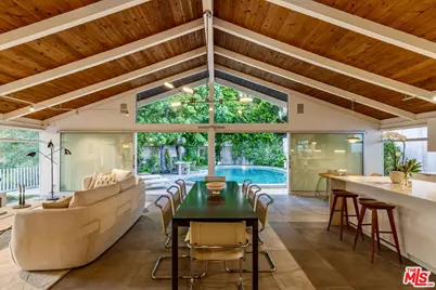 586 Lorna Ln, Los Angeles, CA 90049 - Photo 1