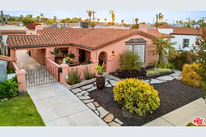 3925 S Norton Ave, Los Angeles, CA 90008 - Photo 1